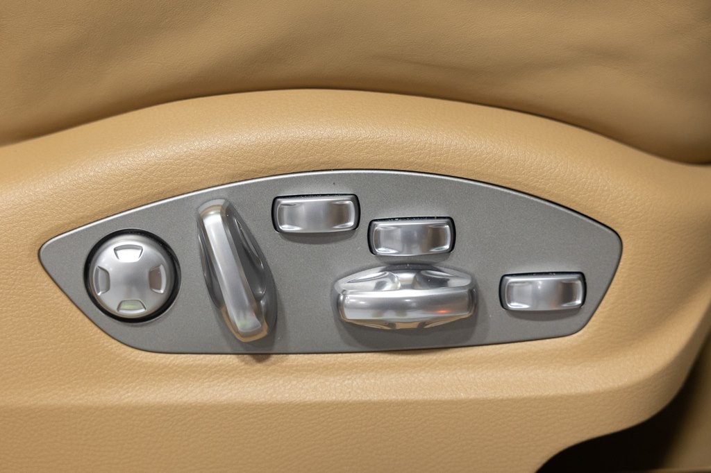 2015 Porsche Cayenne Image 40