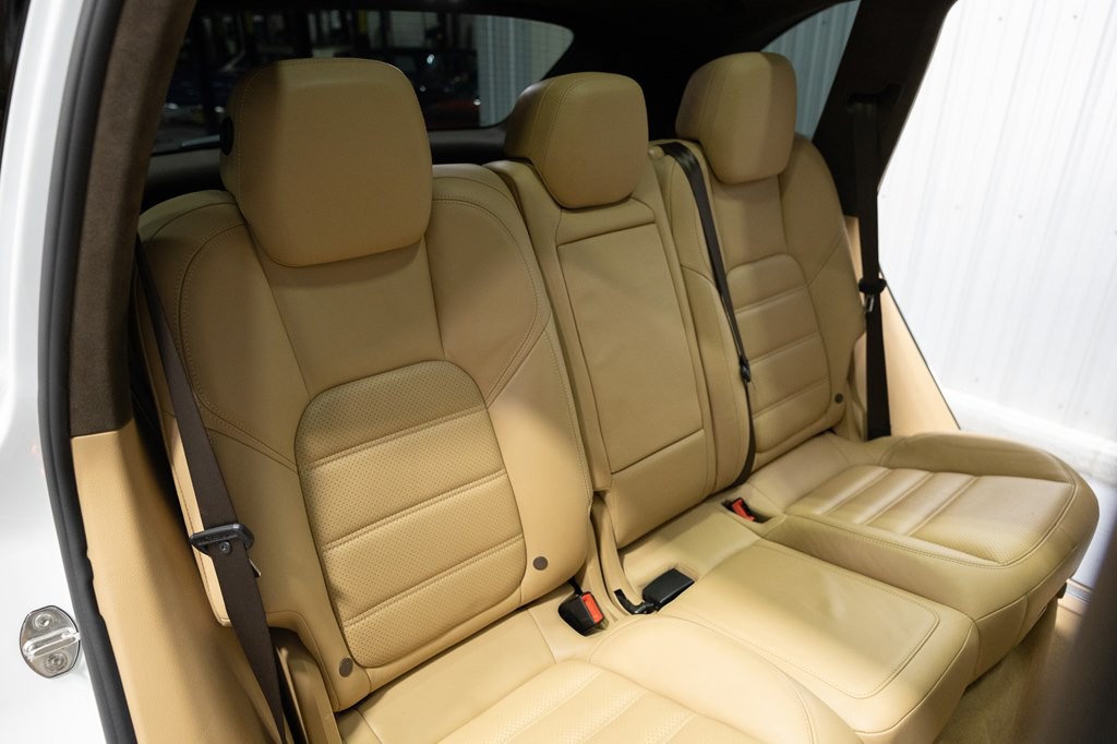 2015 Porsche Cayenne Image 44