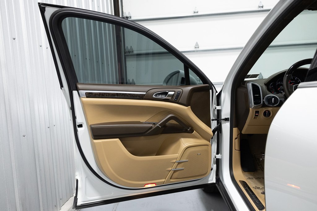2015 Porsche Cayenne Image 46