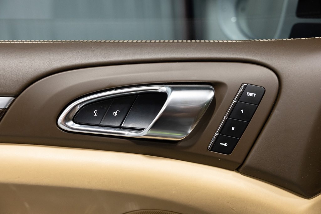 2015 Porsche Cayenne Image 47