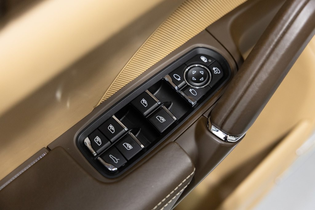 2015 Porsche Cayenne Image 50