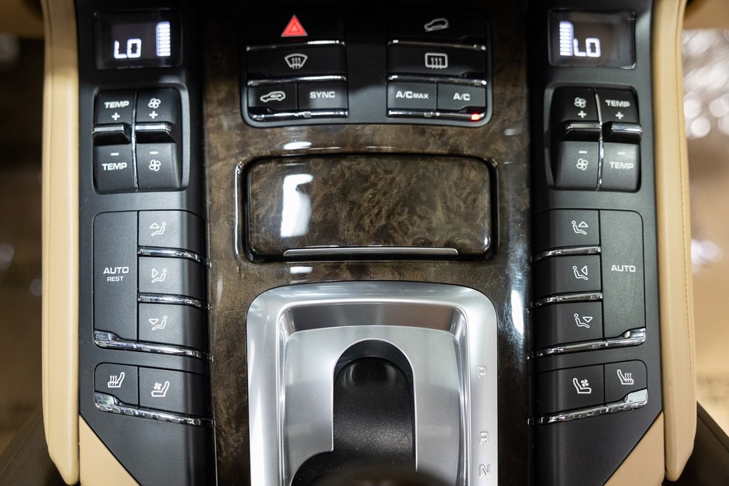 2015 Porsche Cayenne Image 60