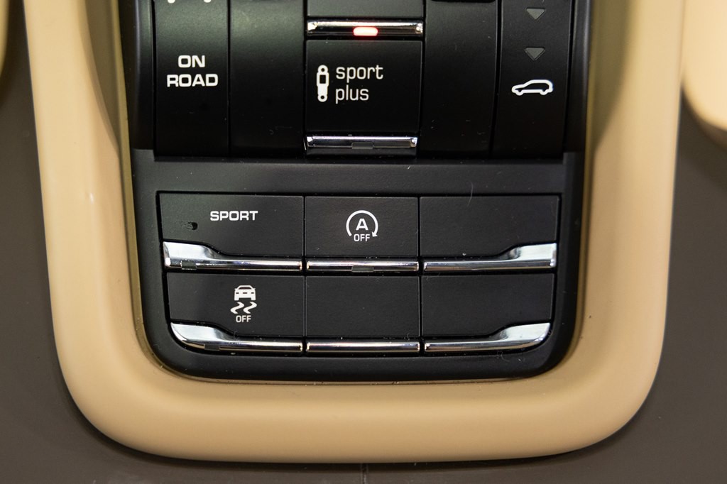 2015 Porsche Cayenne Image 63