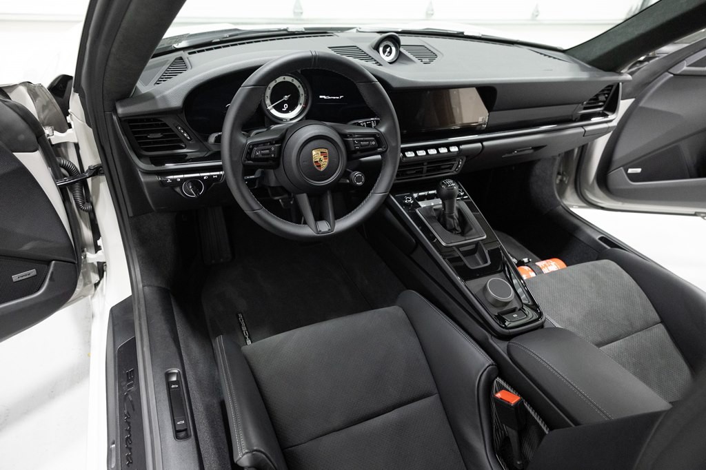 2024 Porsche 911 Image 15