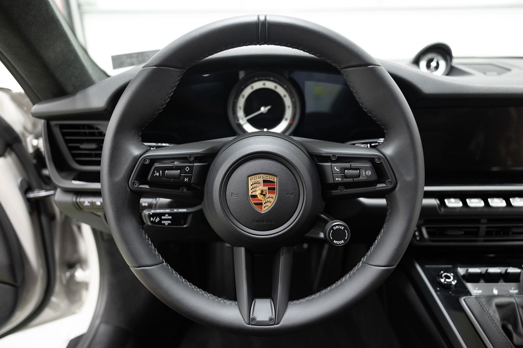 2024 Porsche 911 Image 33