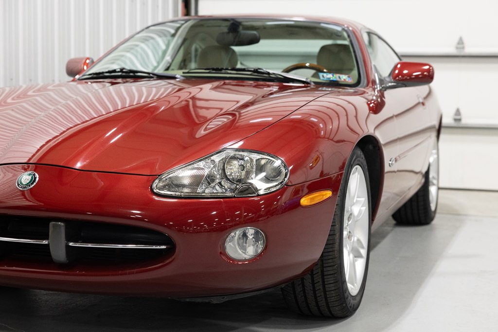 2001 Jaguar XK-Series Image 2