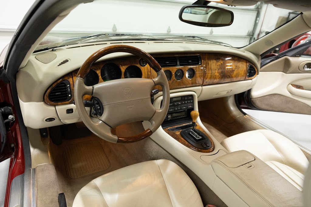 2001 Jaguar XK-Series Image 15