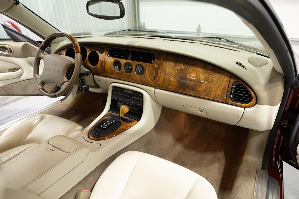 2001 Jaguar XK-Series Image 17