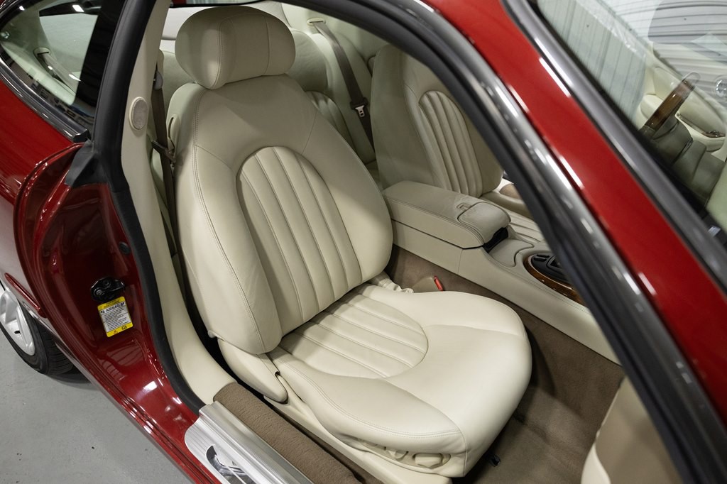 2001 Jaguar XK-Series Image 18