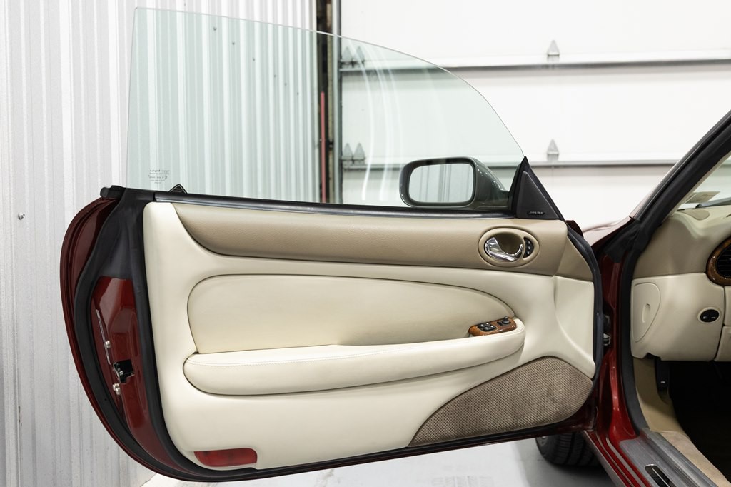 2001 Jaguar XK-Series Image 21