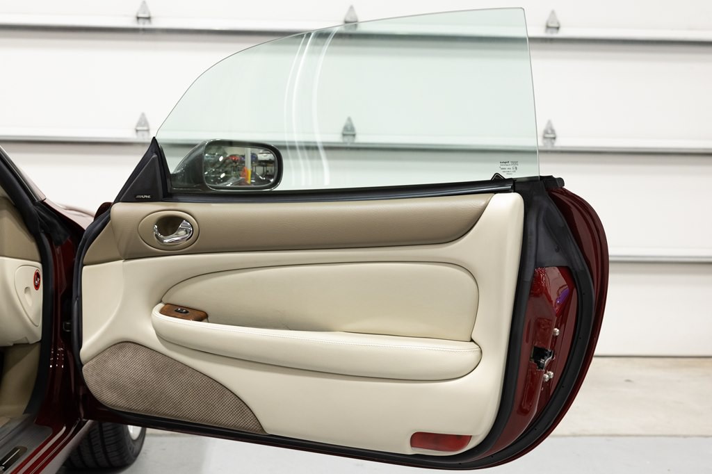 2001 Jaguar XK-Series Image 24