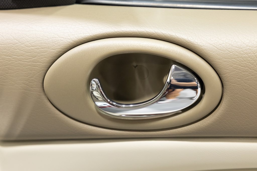 2001 Jaguar XK-Series Image 25