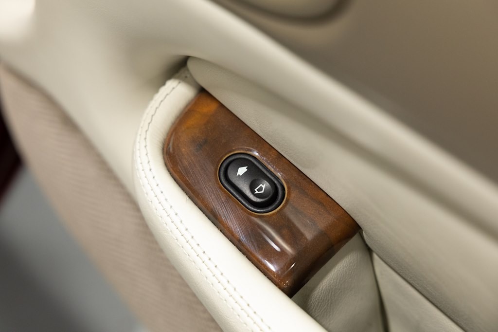 2001 Jaguar XK-Series Image 26