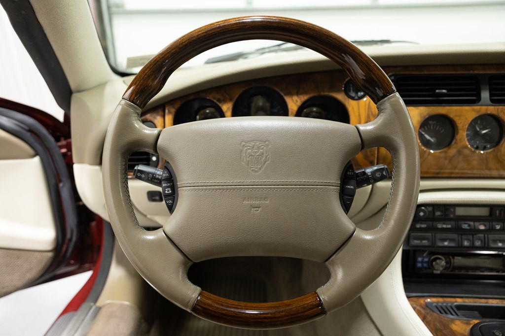 2001 Jaguar XK-Series Image 27