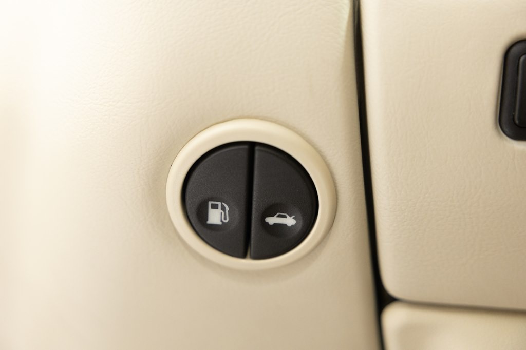 2001 Jaguar XK-Series Image 28