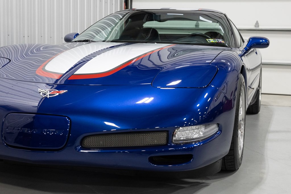 2004 Chevrolet Corvette Image 2