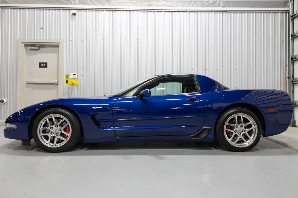 2004 Chevrolet Corvette Image 3