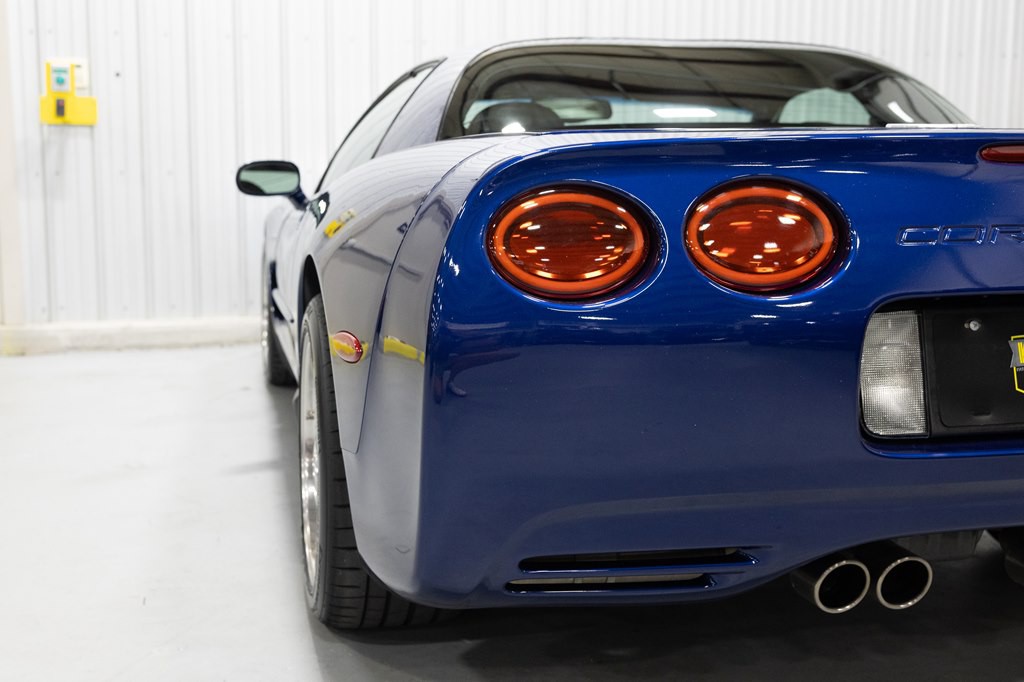 2004 Chevrolet Corvette Image 5
