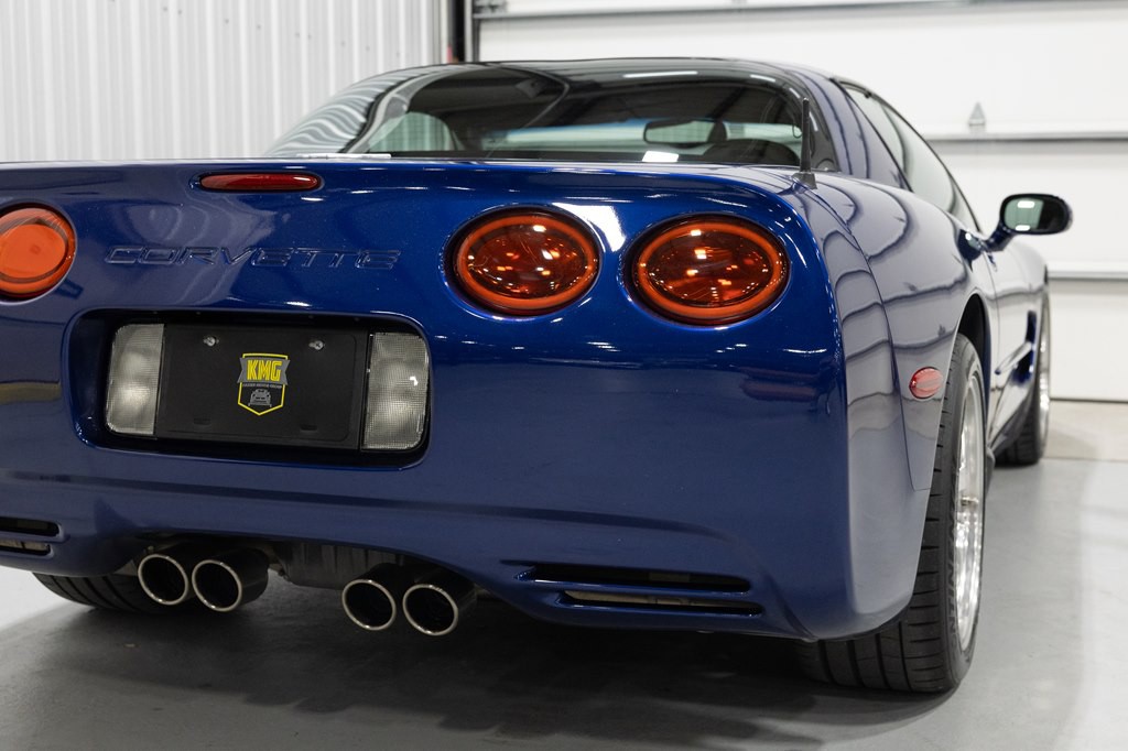 2004 Chevrolet Corvette Image 10