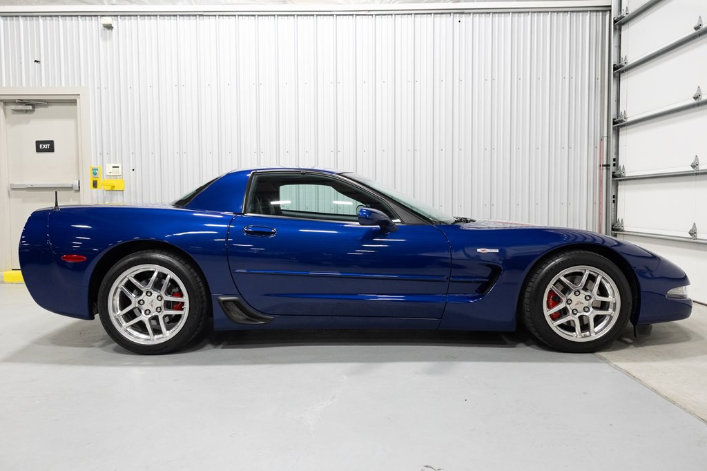 2004 Chevrolet Corvette Image 11