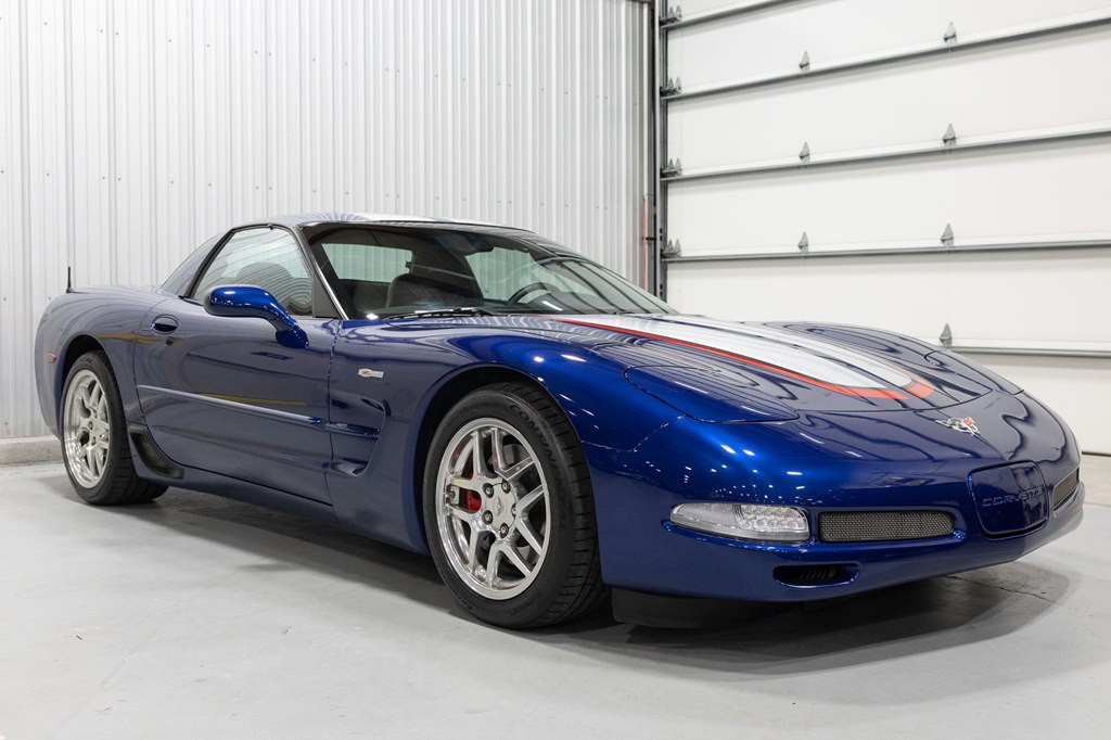 2004 Chevrolet Corvette Image 12