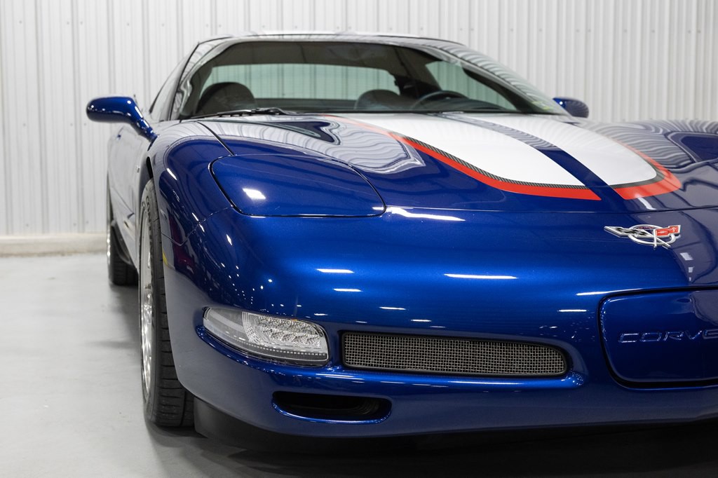 2004 Chevrolet Corvette Image 13