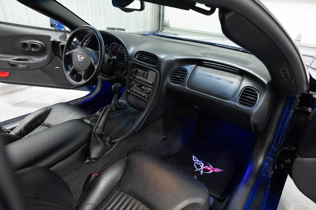 2004 Chevrolet Corvette Image 18