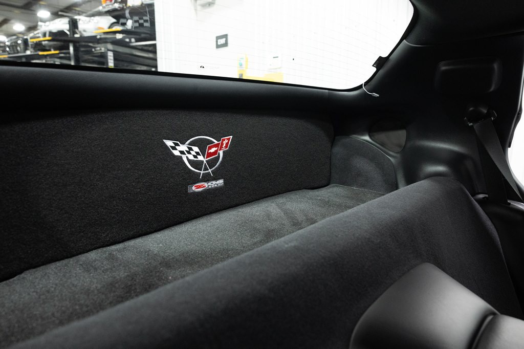 2004 Chevrolet Corvette Image 21