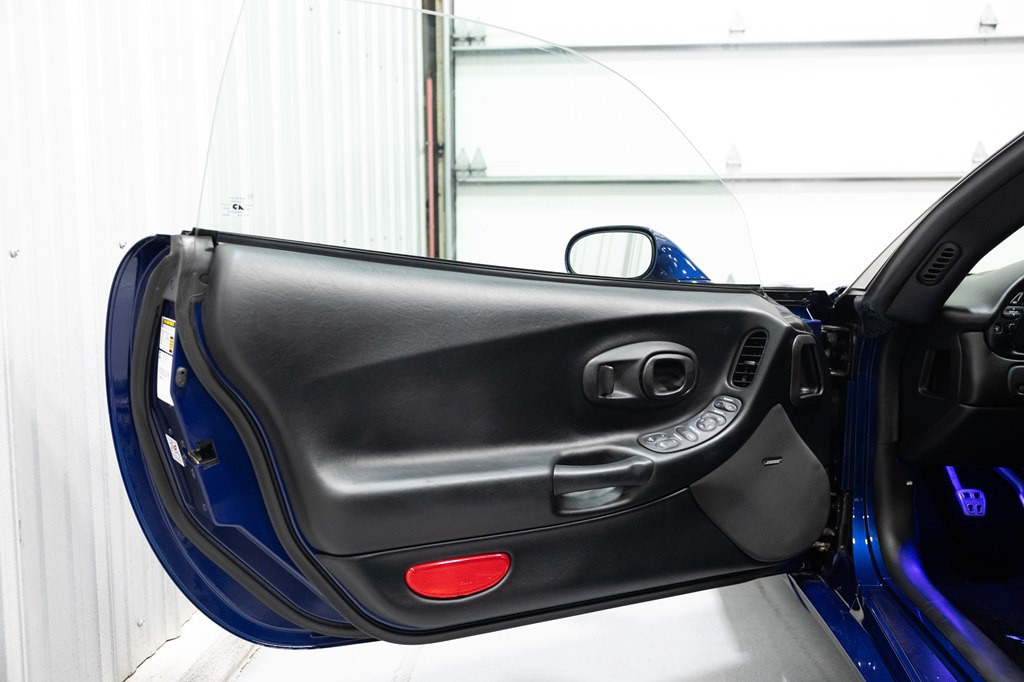 2004 Chevrolet Corvette Image 22