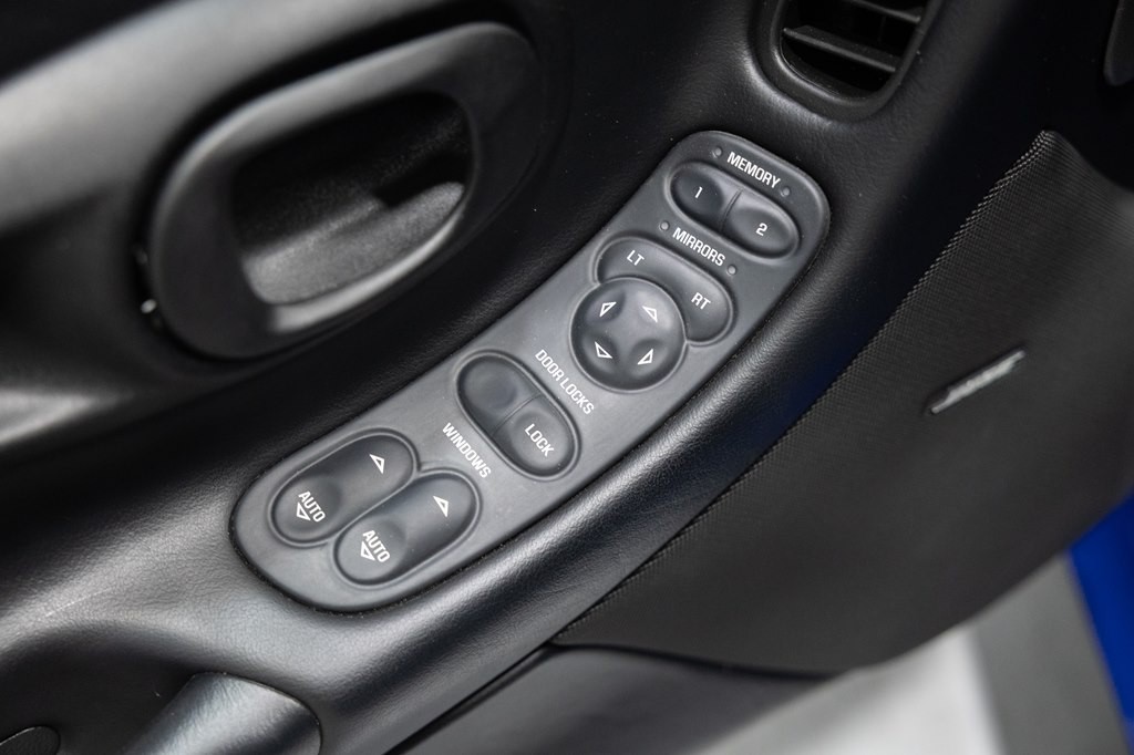 2004 Chevrolet Corvette Image 23