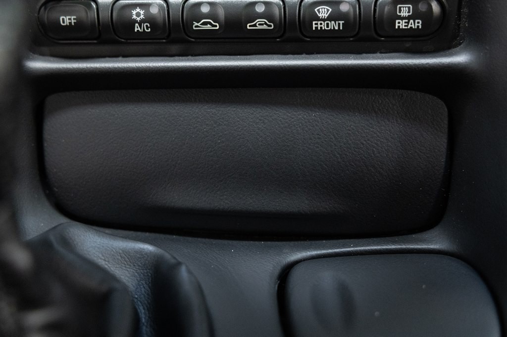 2004 Chevrolet Corvette Image 36