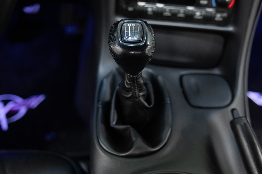 2004 Chevrolet Corvette Image 38