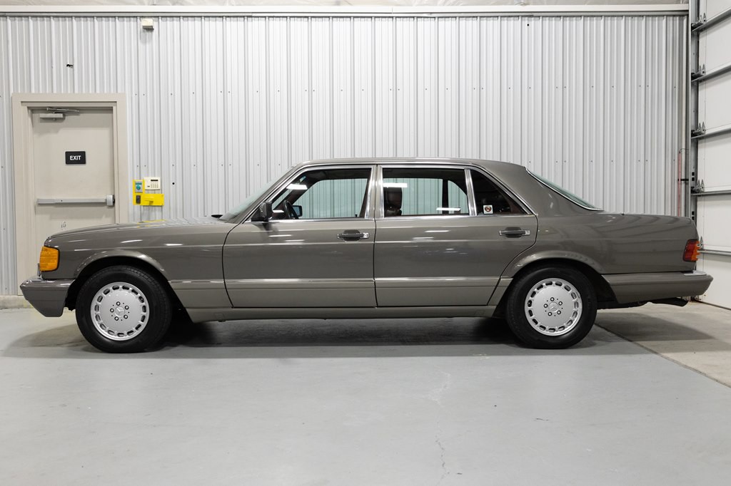 1988 Mercedes-Benz 560-Class Image 3