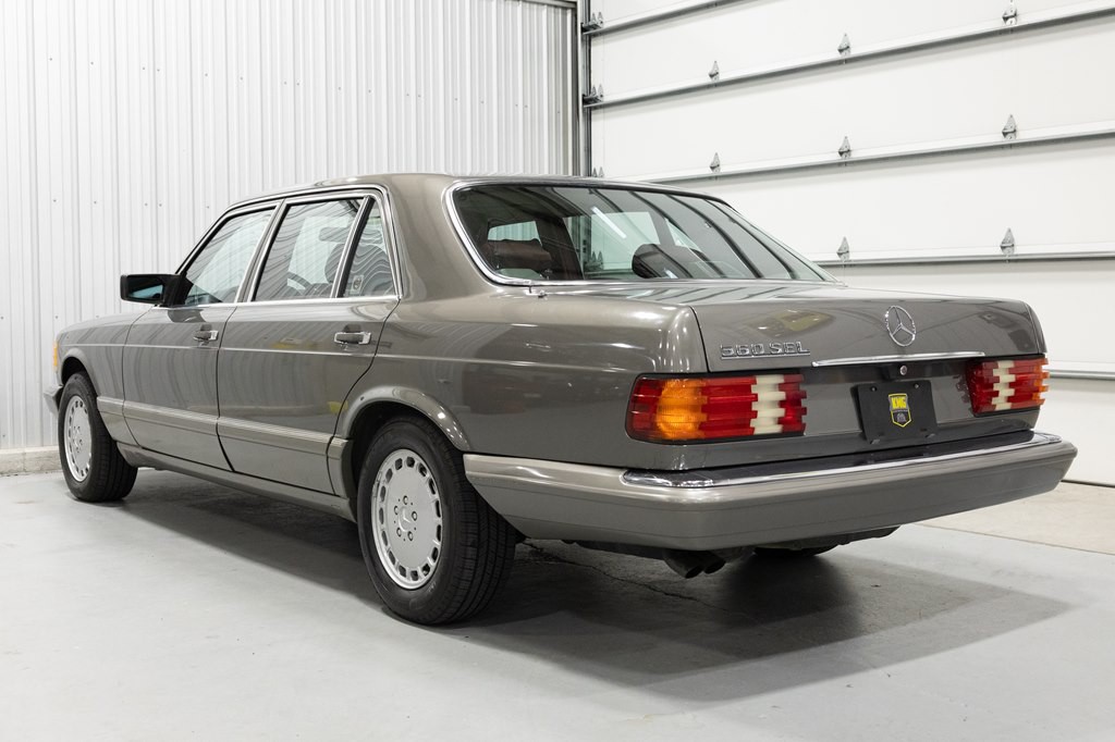 1988 Mercedes-Benz 560-Class Image 4