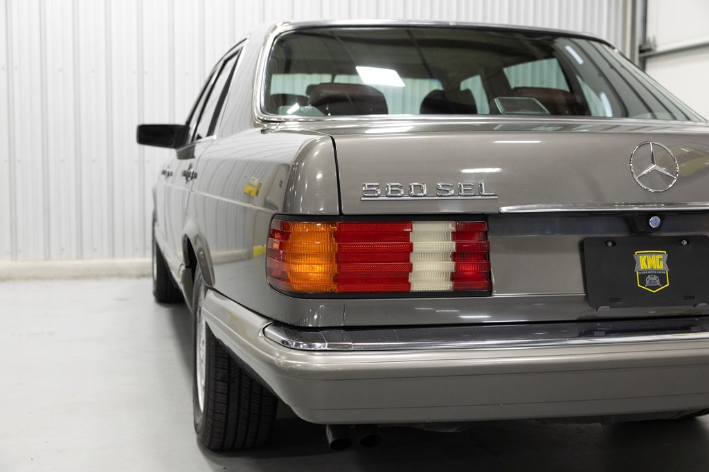 1988 Mercedes-Benz 560-Class Image 5