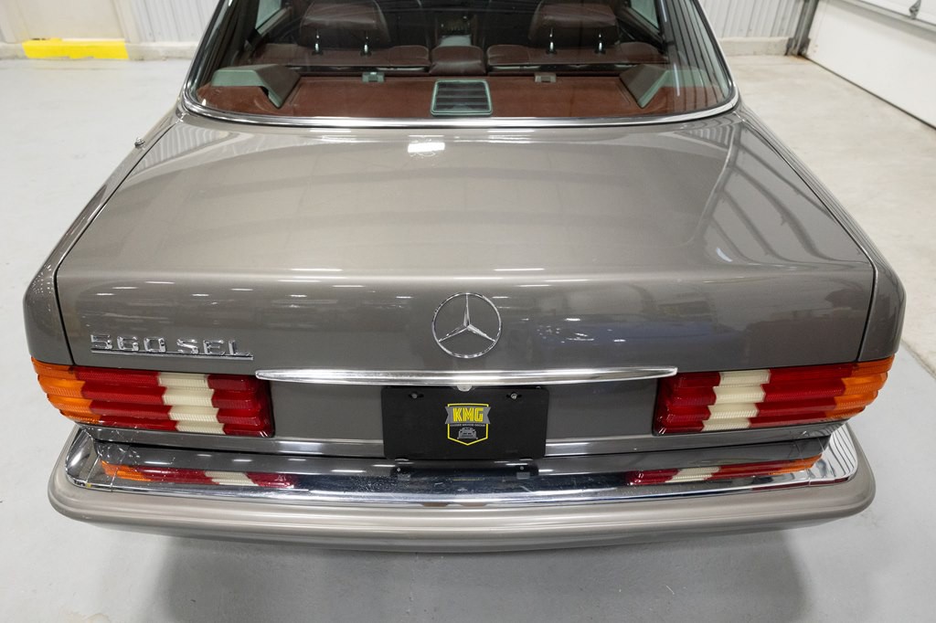 1988 Mercedes-Benz 560-Class Image 8