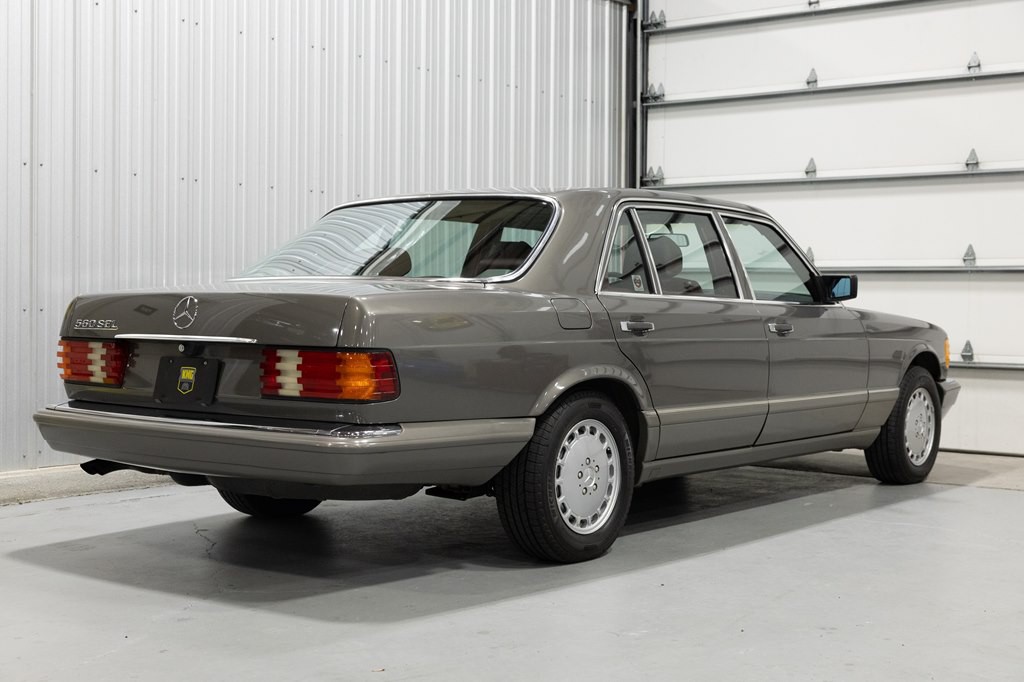 1988 Mercedes-Benz 560-Class Image 9