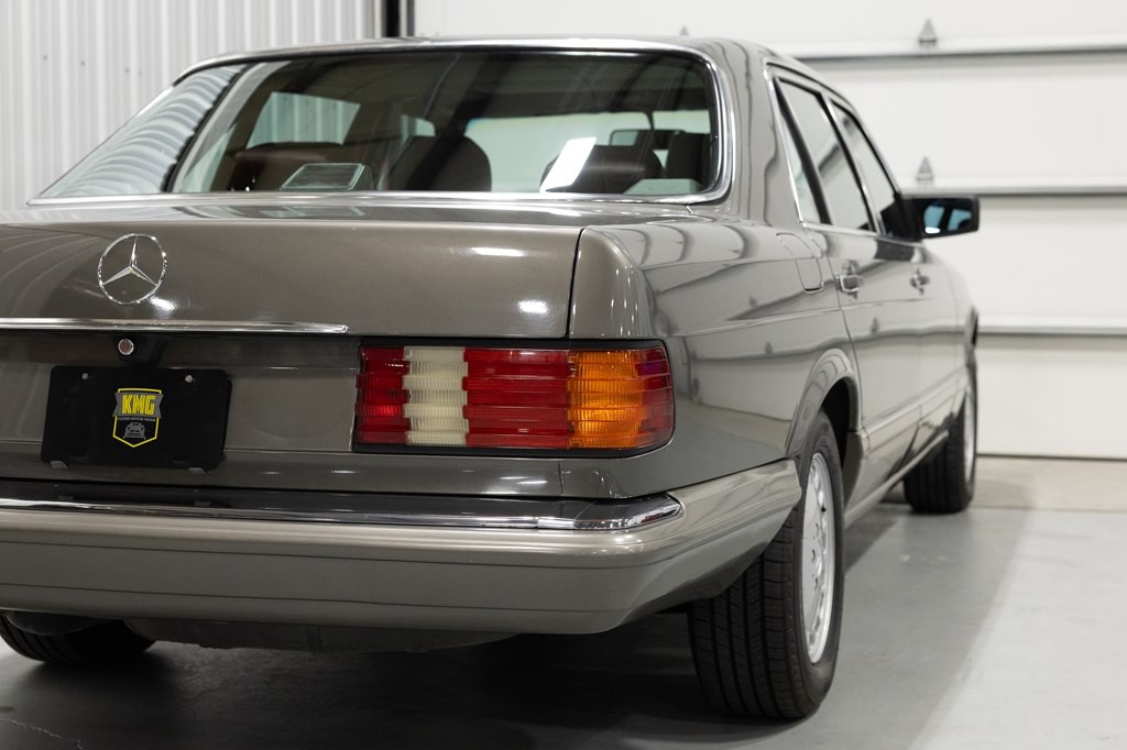 1988 Mercedes-Benz 560-Class Image 10