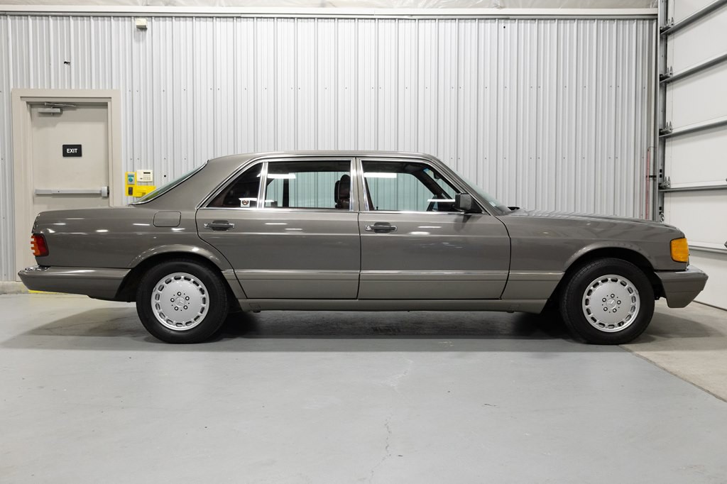 1988 Mercedes-Benz 560-Class Image 11