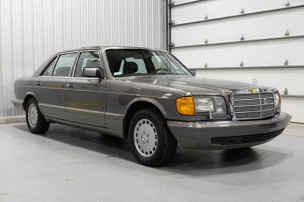 1988 Mercedes-Benz 560-Class Image 12