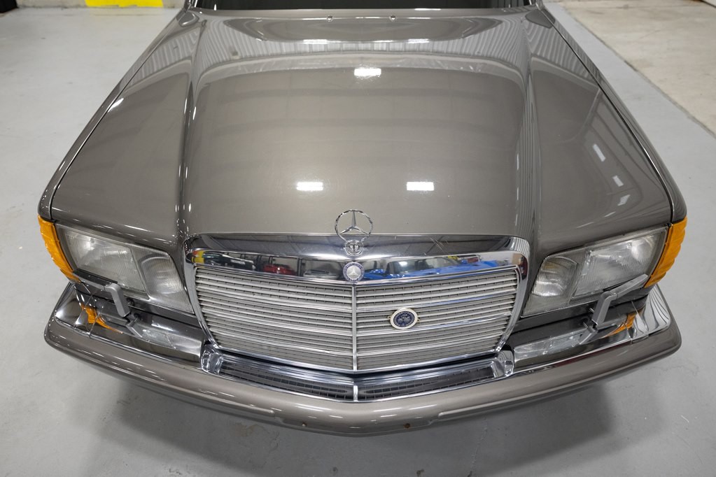 1988 Mercedes-Benz 560-Class Image 15