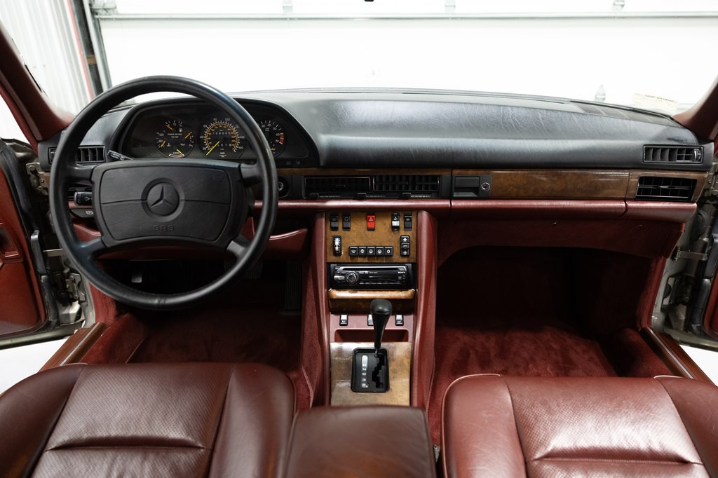 1988 Mercedes-Benz 560-Class Image 16