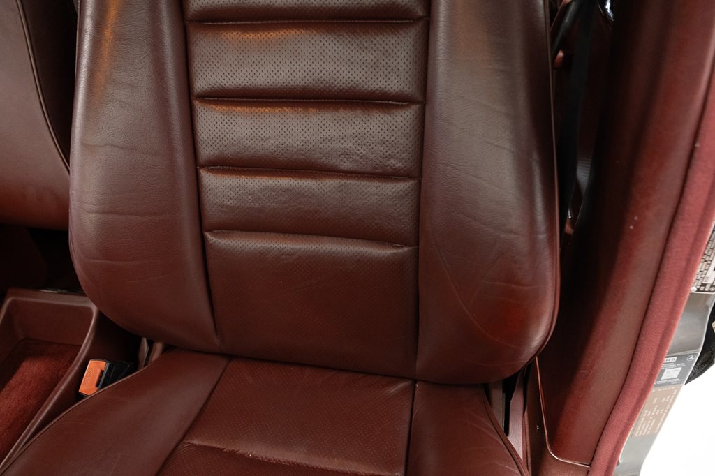 1988 Mercedes-Benz 560-Class Image 18