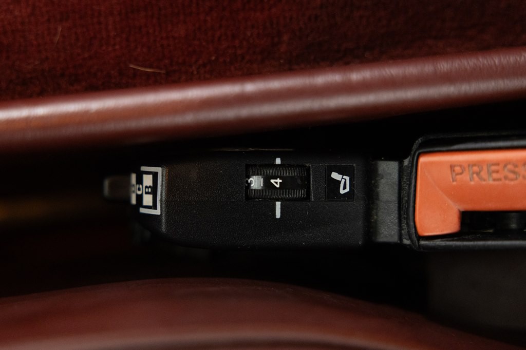 1988 Mercedes-Benz 560-Class Image 23