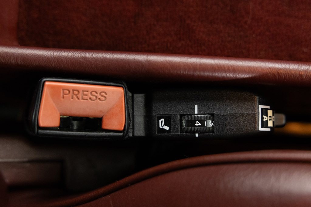 1988 Mercedes-Benz 560-Class Image 24