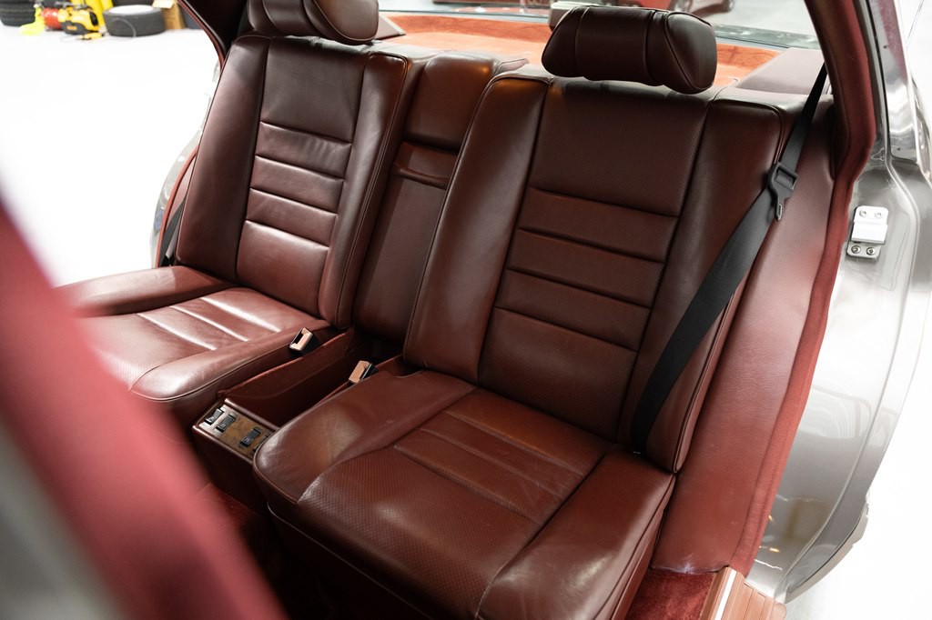 1988 Mercedes-Benz 560-Class Image 25