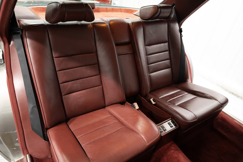 1988 Mercedes-Benz 560-Class Image 26