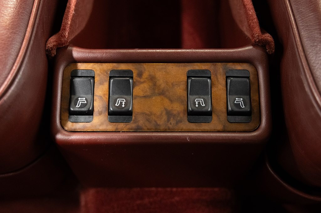 1988 Mercedes-Benz 560-Class Image 27