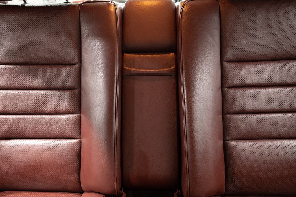 1988 Mercedes-Benz 560-Class Image 28