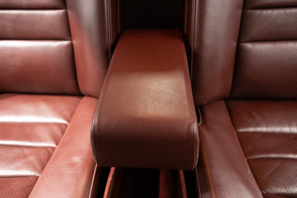 1988 Mercedes-Benz 560-Class Image 29